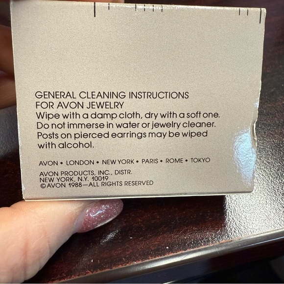 Avon Gold-Tone “Sparkle” clip Earrings NIB 1988 - Picture 2 of 5